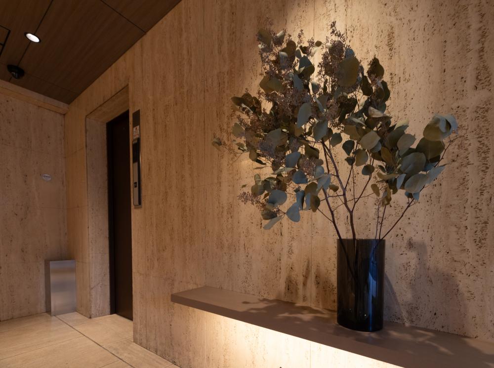 南青山　マンションエントランス工事/66坪写真2枚目