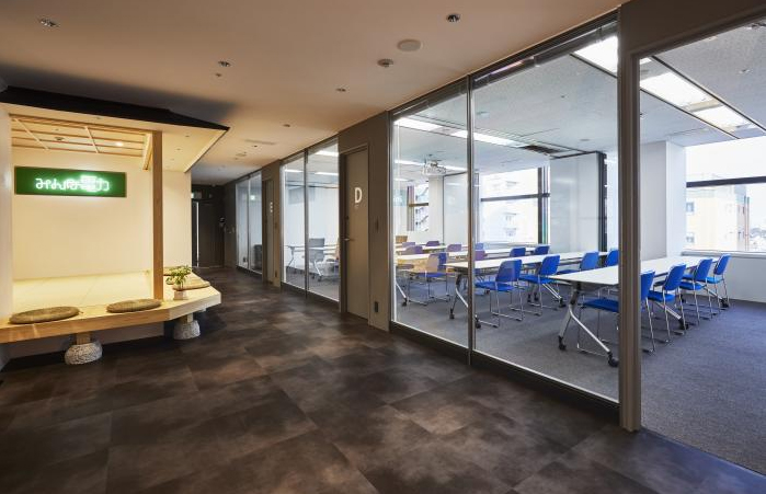 オフィスデザインにラウンジスペースを採用した当社の施工事例 世田谷区三軒茶屋オフィス