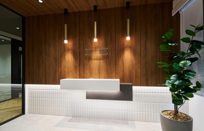 オフィスの壁の機能性とデザイン性を両立させた当社の施工事例 西新宿セットアップオフィス